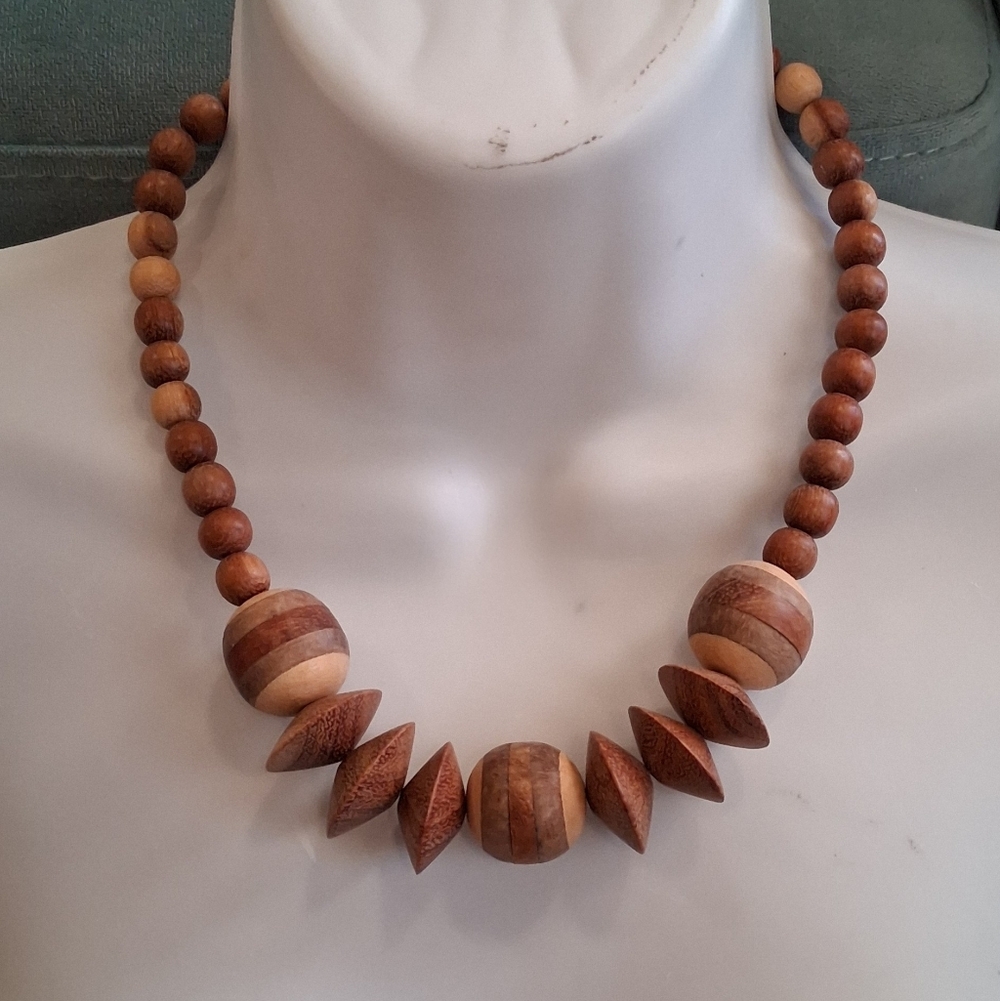 Vtg Shaped Wooden Bead Necklace